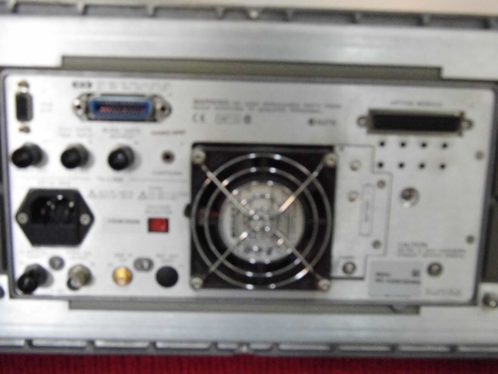 Agilent 8563EC with options 001 and 007 rack mounted Agilent 8563EC with options 001 and 007 rack mounted